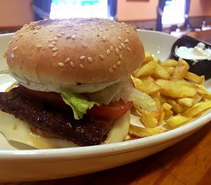 hamburguesa con patatas